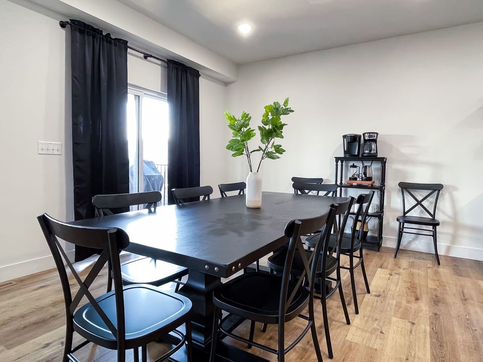 Dining table able to seat 10