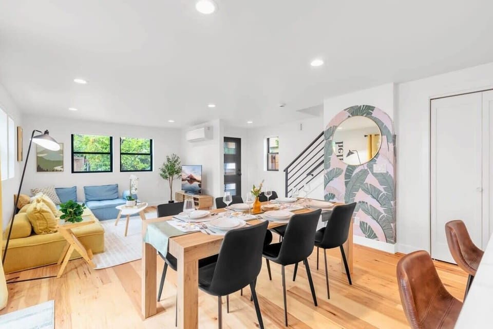 Oversized dinning table for 6