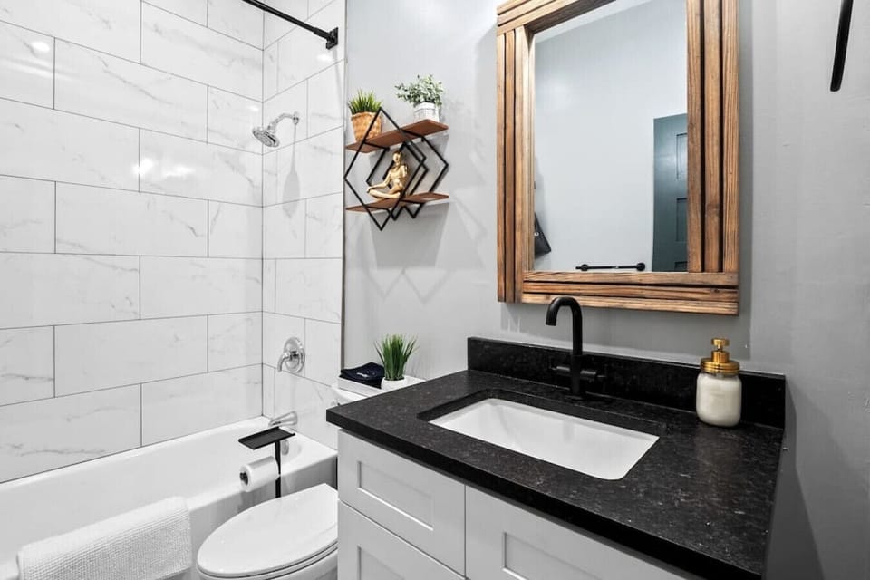 “Clean, comfortable, and exactly as described” — Nhu, Carol Stream, Illinois