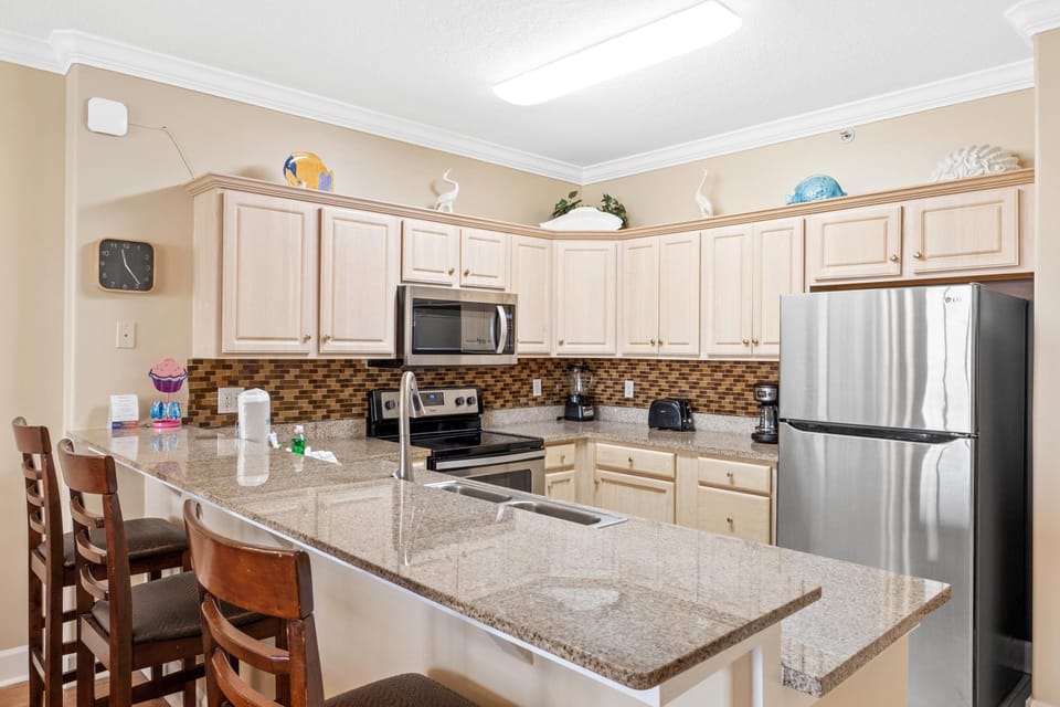 Kitchen with Breakfast Bar