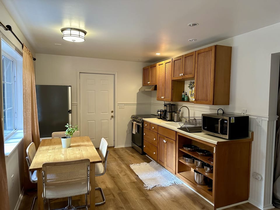 Kitchen and dining table