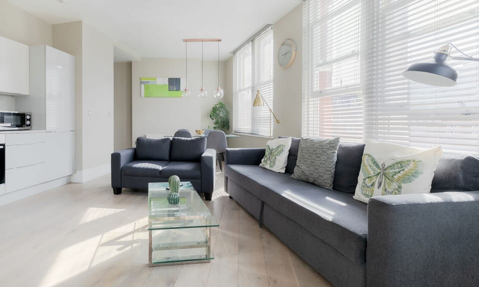 Living Room / Lounge