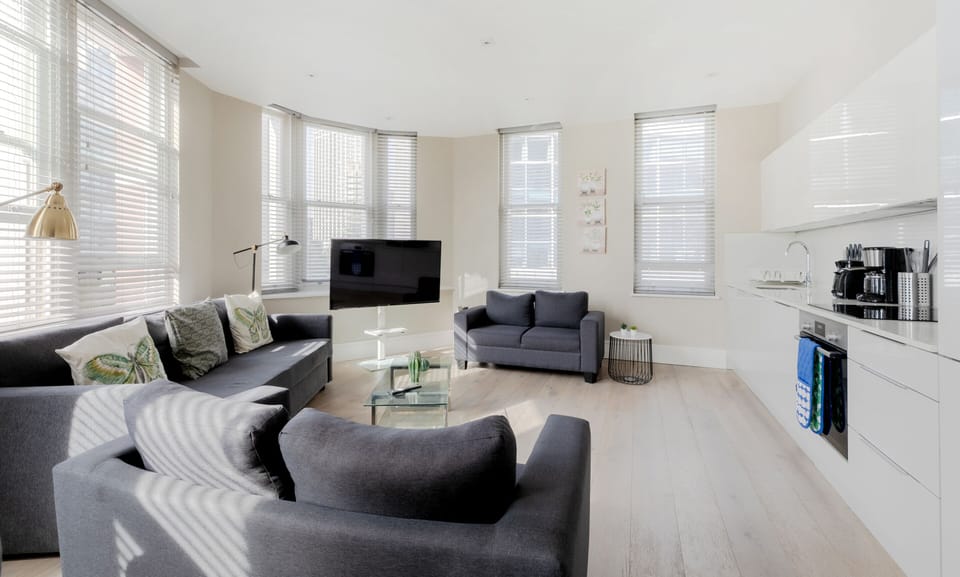 Living Room / Lounge