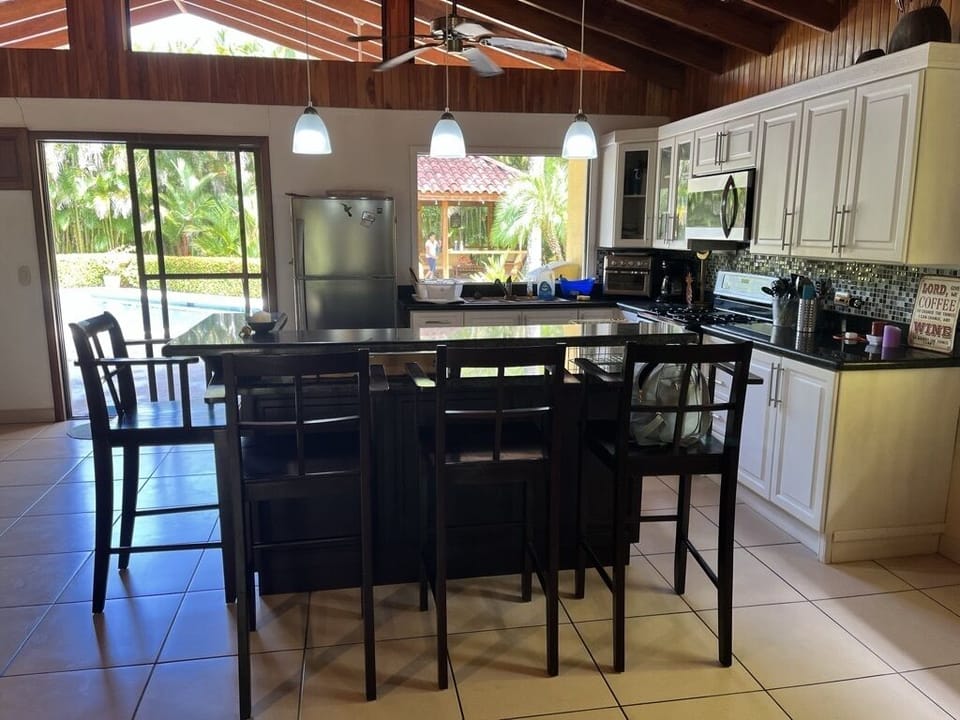 Kitchen bar