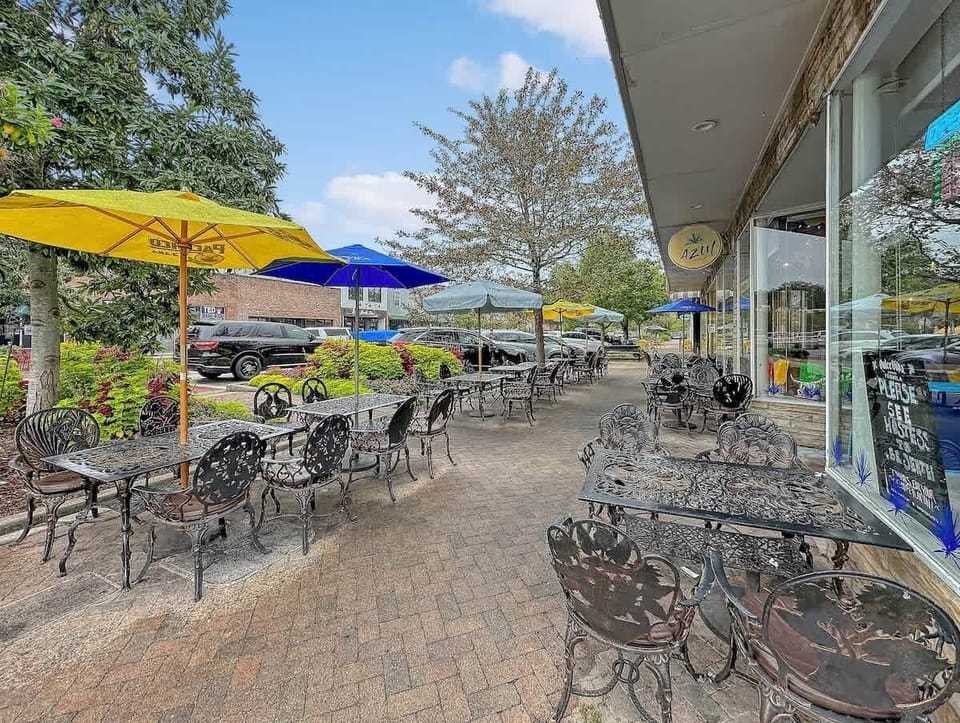 Park Circle bars and restaurants a short distance from the home.