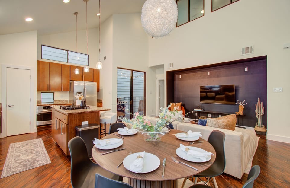 Dining area with round dining table and beautiful table setup
