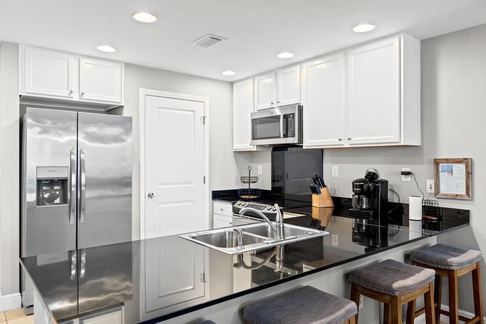 Kitchen with Breakfast Bar