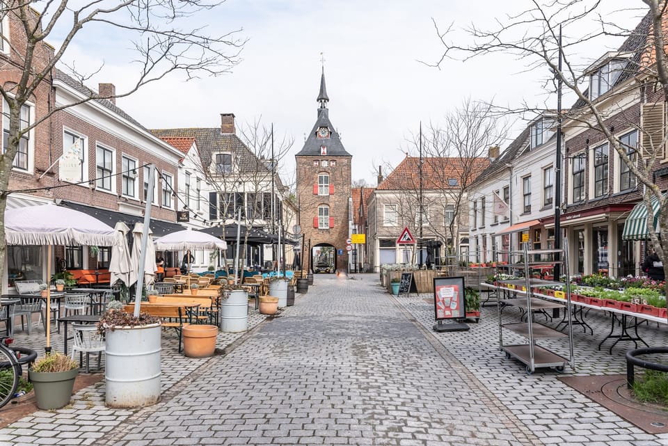 winkelstraat met de Lekpoort