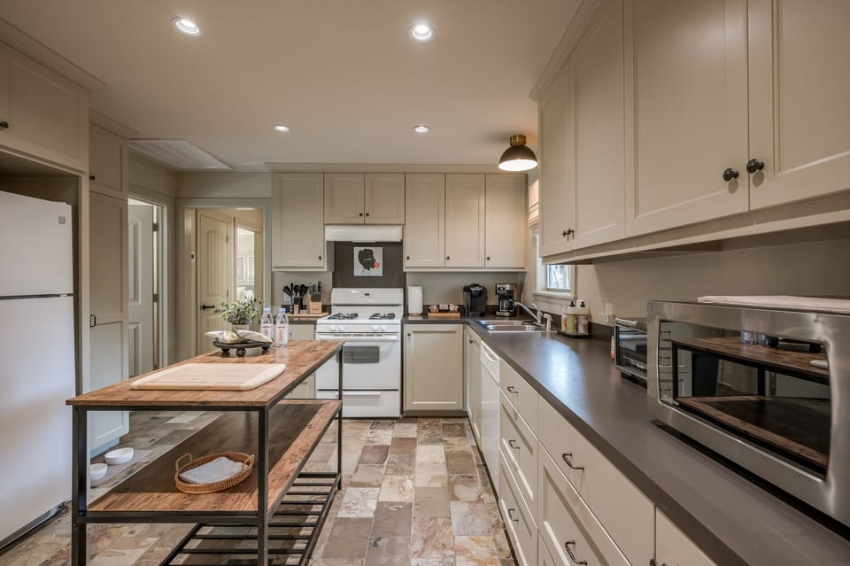 Fully stocked kitchen for cooking. Blender, toaster oven, drip coffee & kettle.