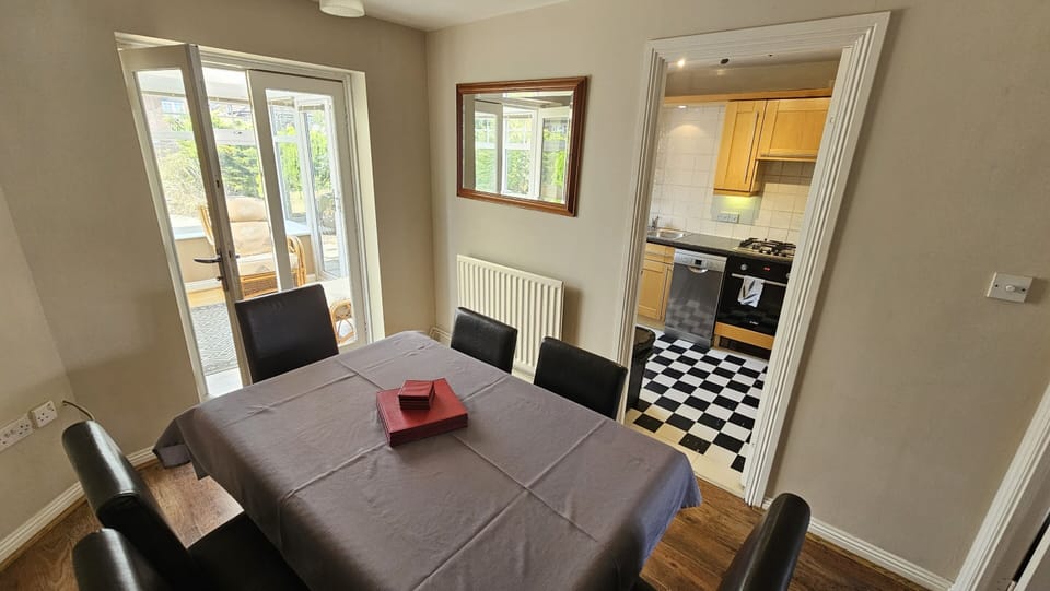 Dining room with entrance to the conservatory