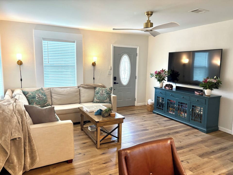 Open plan living room to dining room to kitchen.