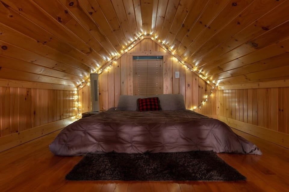 Loft - Queen Size Bed 