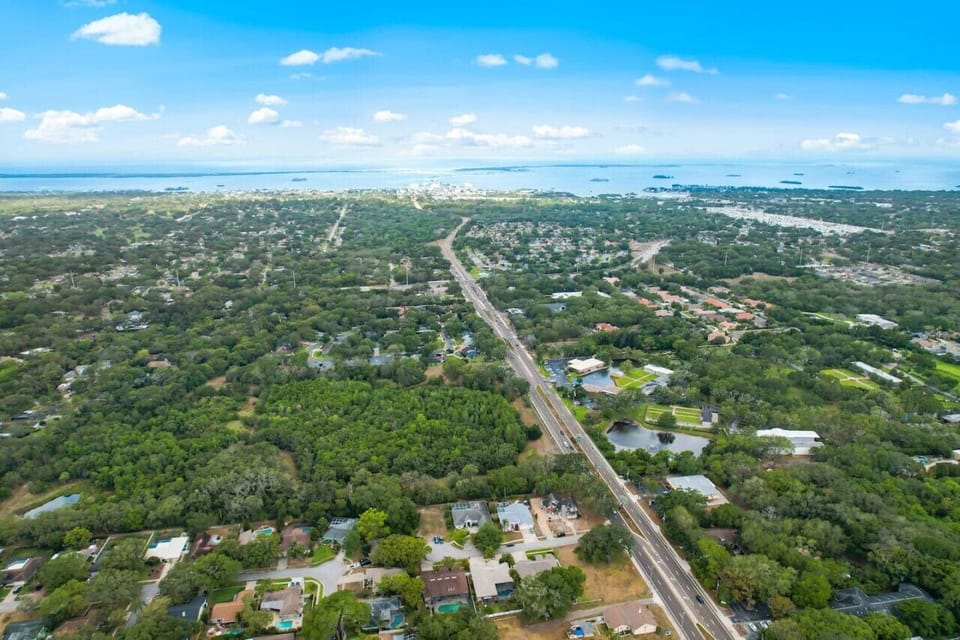 Minutes to world-famous beaches & Honeymoon Island
