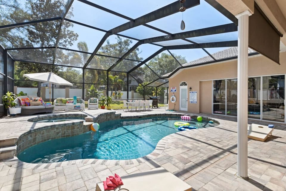 Heated saltwater pool & spa, outdoor lounges, and dining area