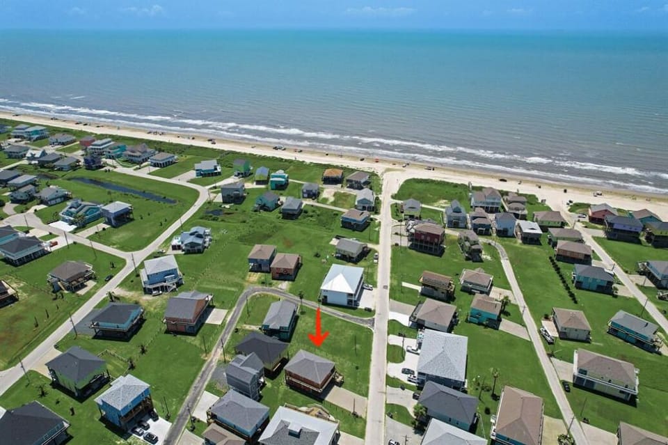1 minute walk to the beach! Direct beach drive on access! 