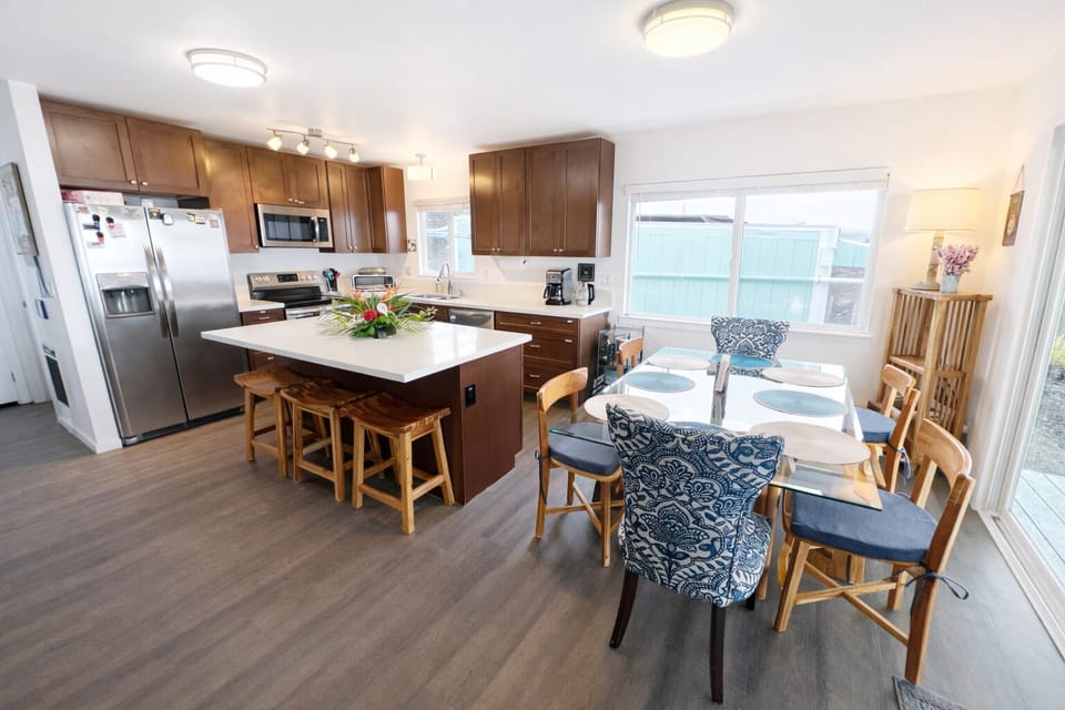 kitchen area & dining area, seats 11