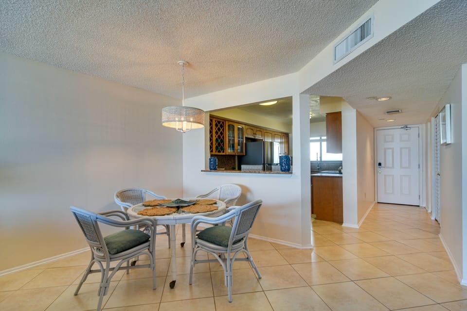 Dining Room | Dishware & Flatware Provided