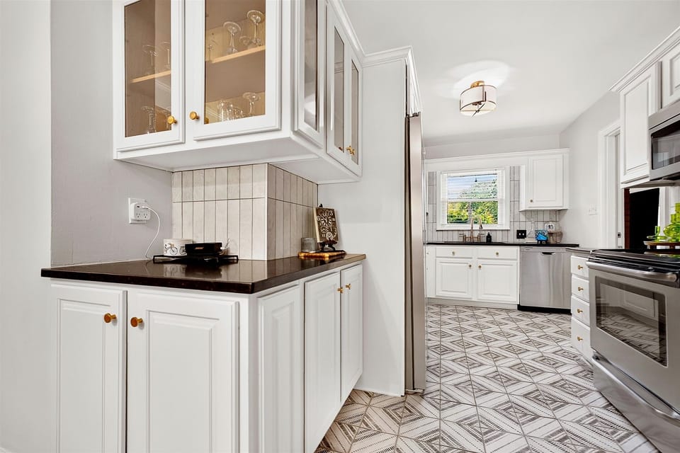 Kitchen with plenty of fun bar glasses for your relaxing evening beverage!