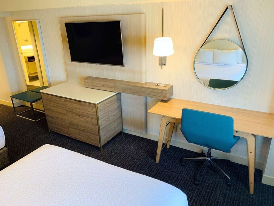 Settle in at the desk and stay productive in comfort.