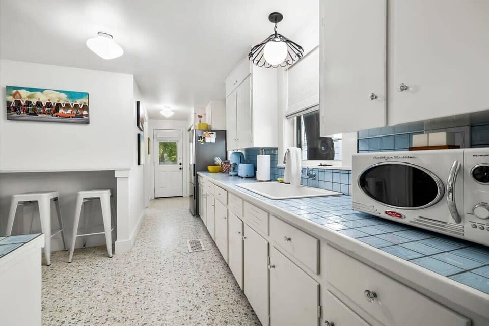 Full kitchen with Smegg toaster