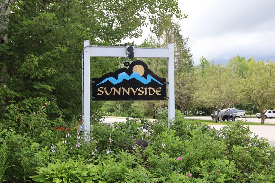 Sunnyside Condo Entryway Sign