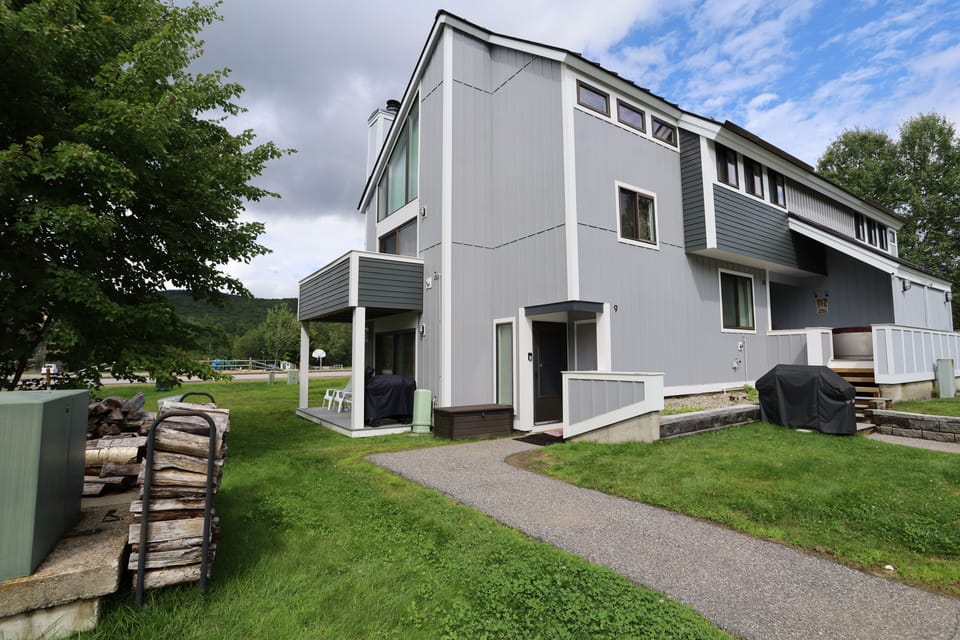 Front Of Waterville Condo near Town Square