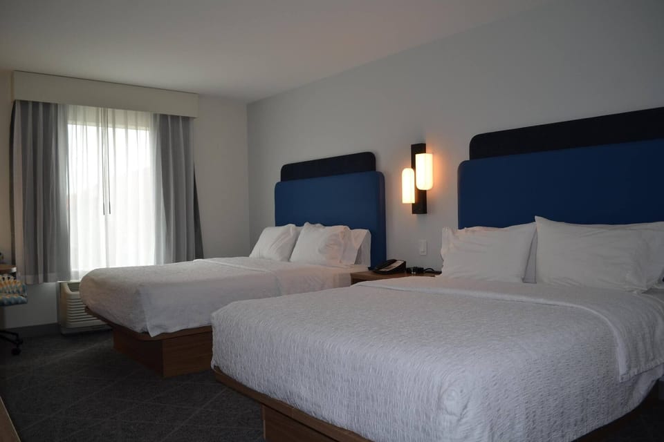 2 Queen size beds