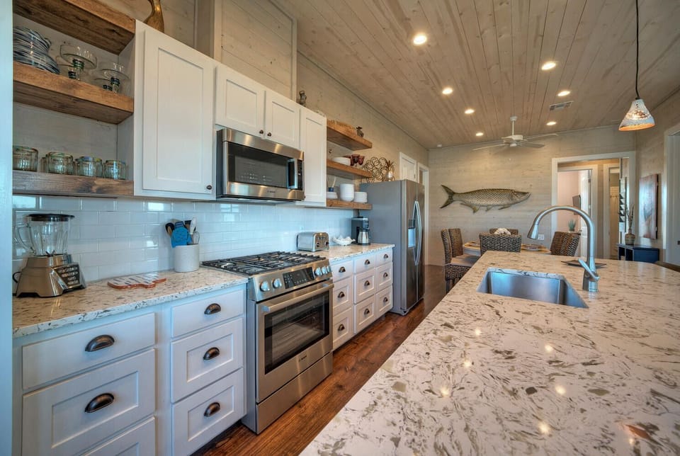 Spacious countertops to match the well-appointed kitchen.