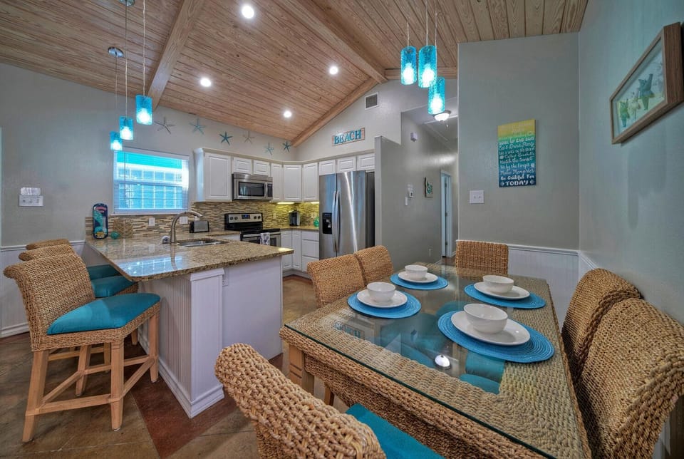 Dining adjacent to the kitchen.