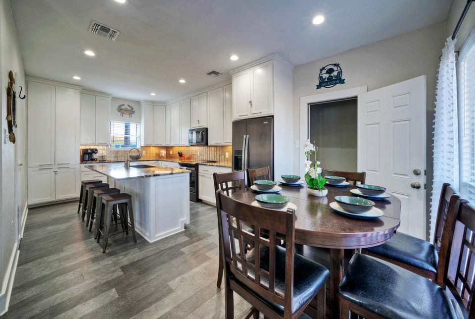 Elegance in dining and kitchen.