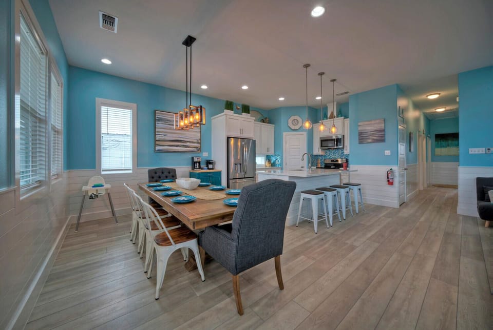 Open space layout for easy connections.