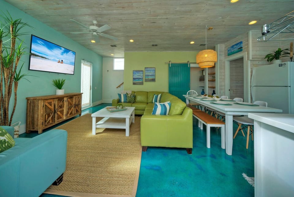 Seamless living and dining.