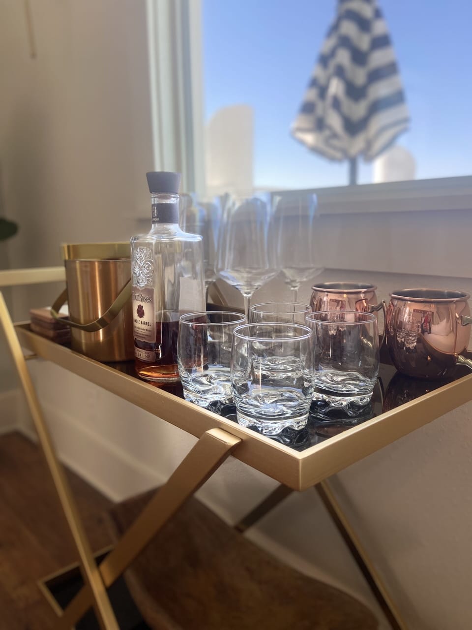 Wet Bar with plenty of accessories 