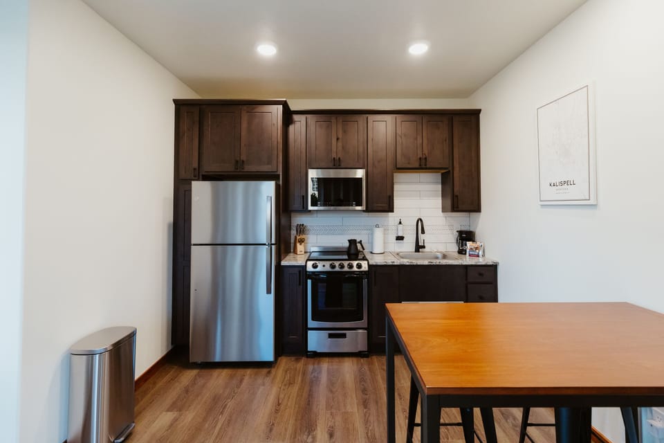 [Kitchen] The kitchen is equipped with everything that is needed to cook a full meal.