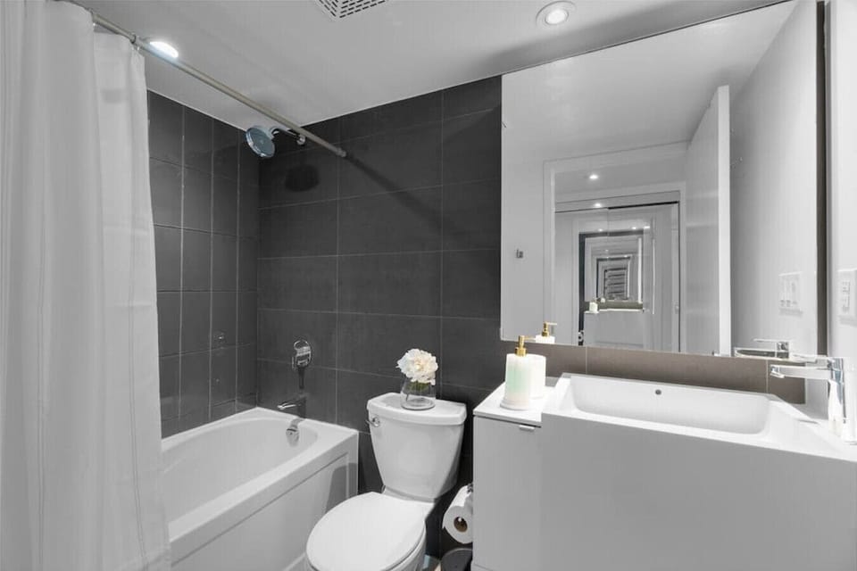 We provide all toiletries, including shampoo, conditioner and body wash. Towels provided for the number of guests as well.