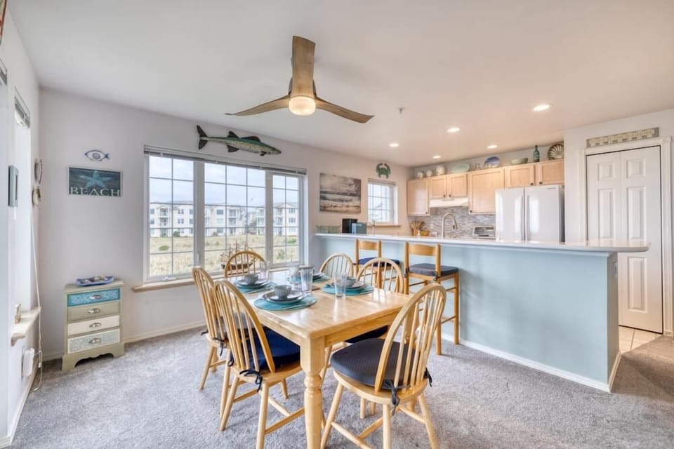 Dining table for six with an additional two bar stools.