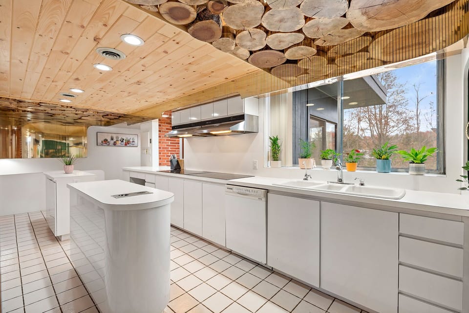 Stocked full size kitchen w/ large 10 burner stove top, 2 ovens, 2 fridges,  etc