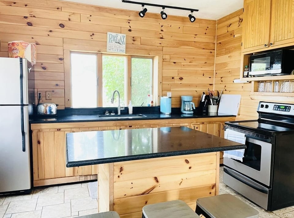 Kitchen with Island