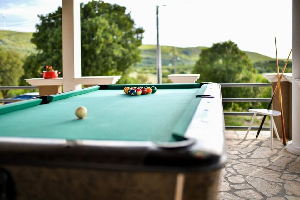Pool table