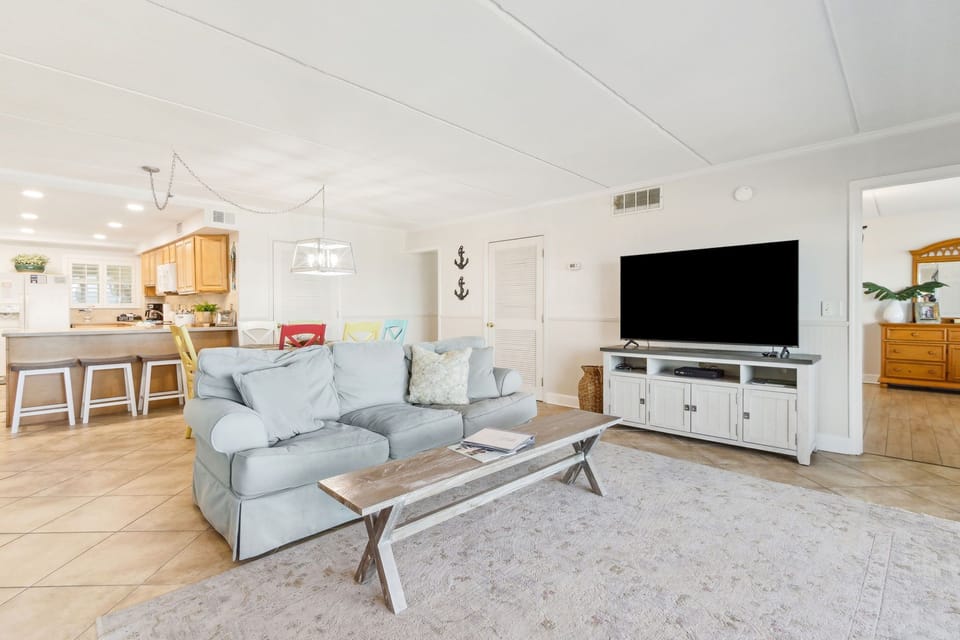 669 Oceanfront Living Area 3
