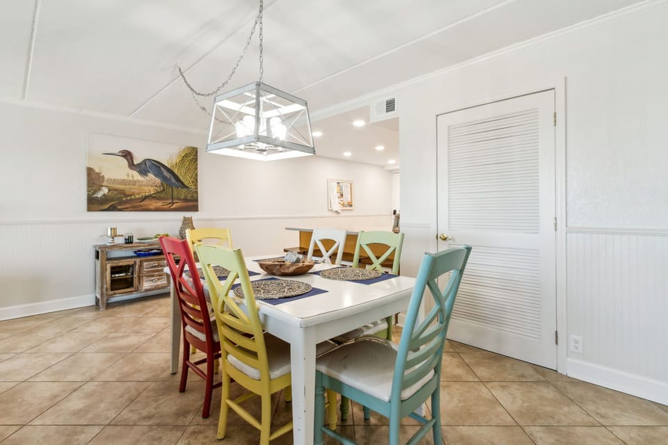 669 Dining Area