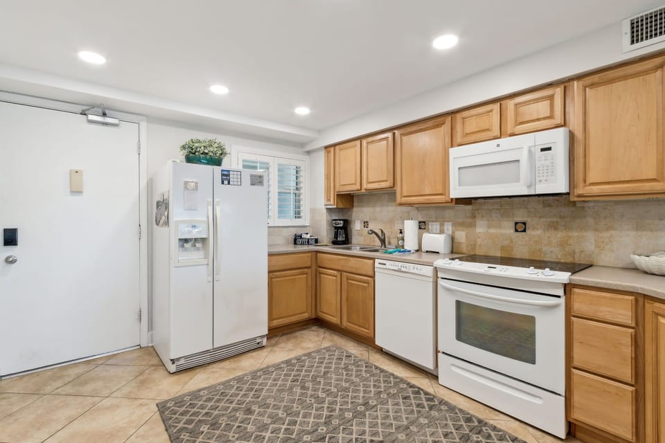 669 Full Kitchen