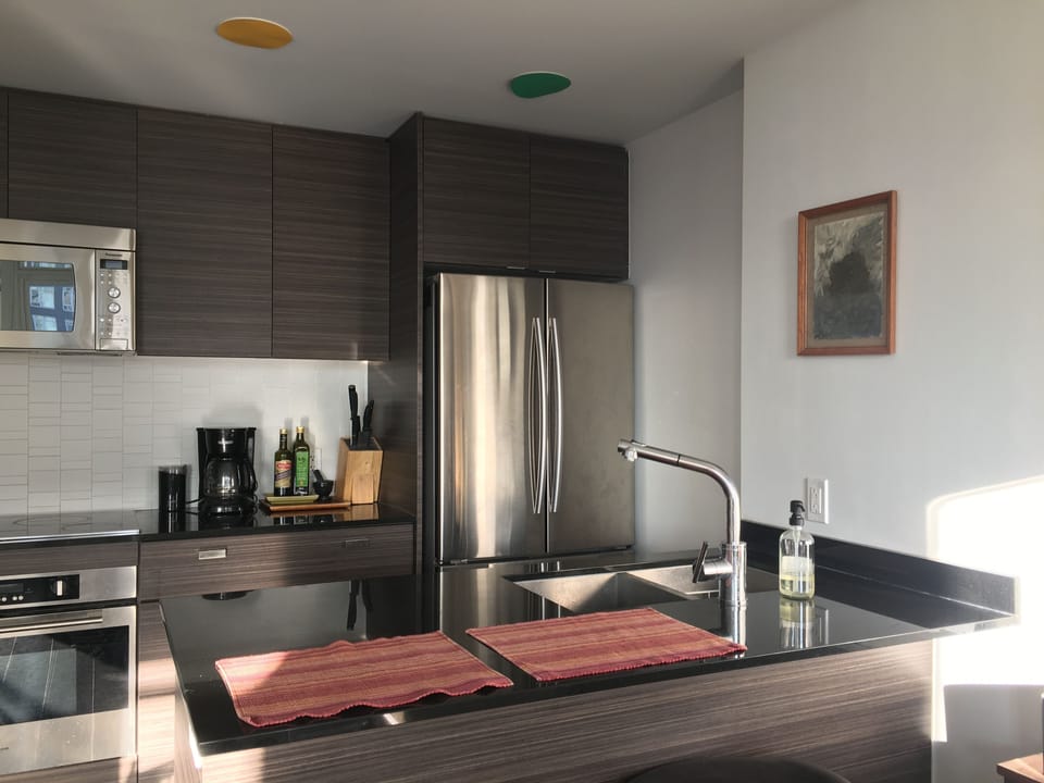 Kitchen Island/Eating bar