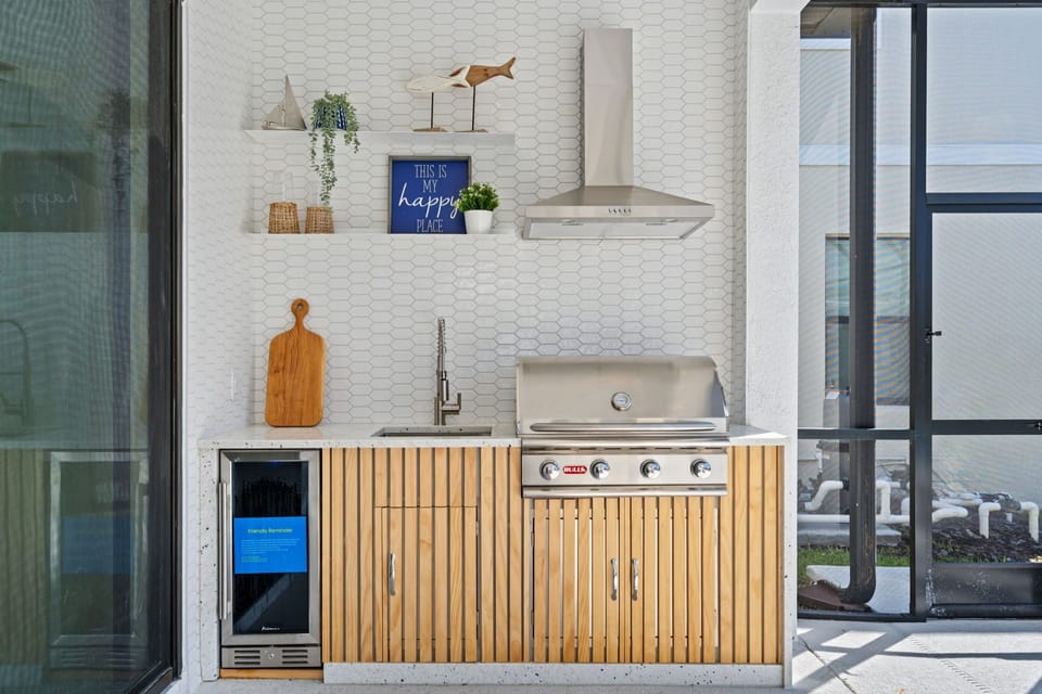 Create unforgettable moments and meals with our summer kitchen.