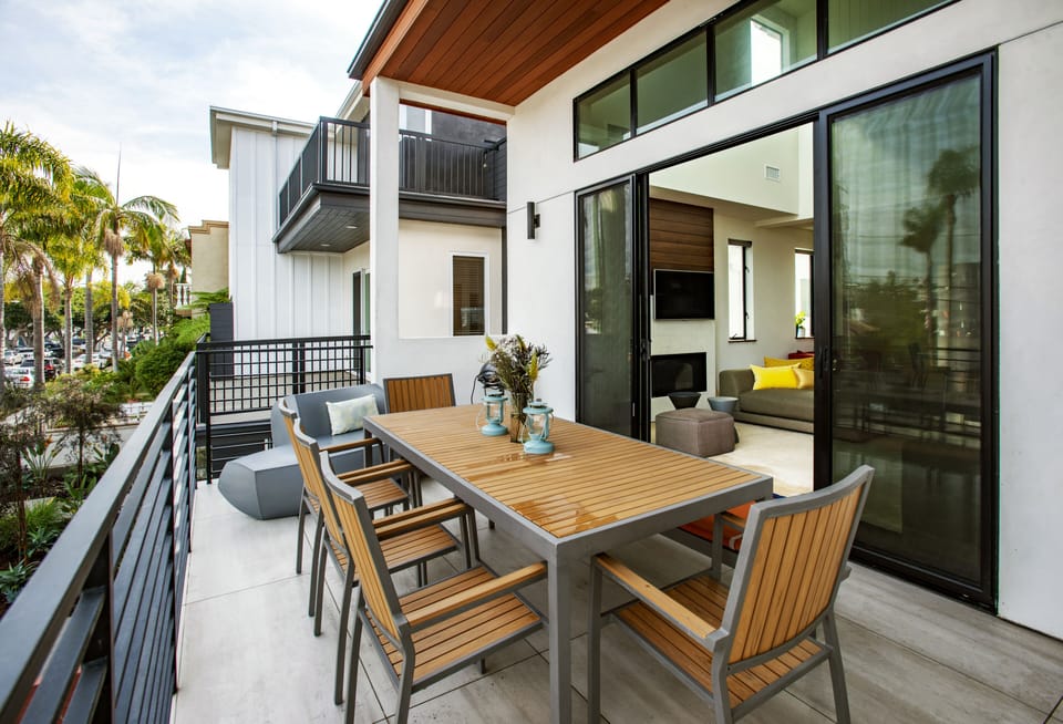 Outdoor balcony/dining area (second floor)