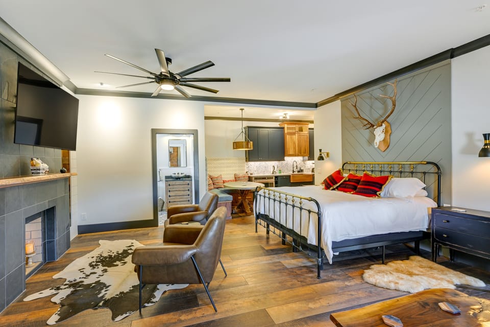 Franklin Vacation Rental | Studio | 1BA | 900 Sq Ft | Outdoor Staircase to Enter