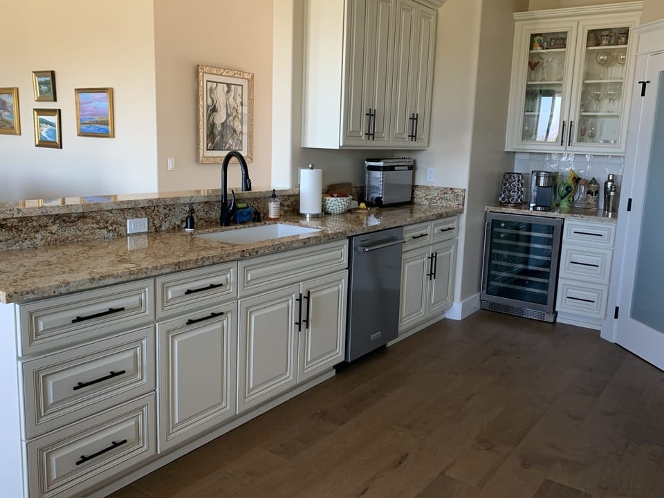 Chefs kitchen with granite counters, d/w toaster/air fryer, wine cooler, Keurig