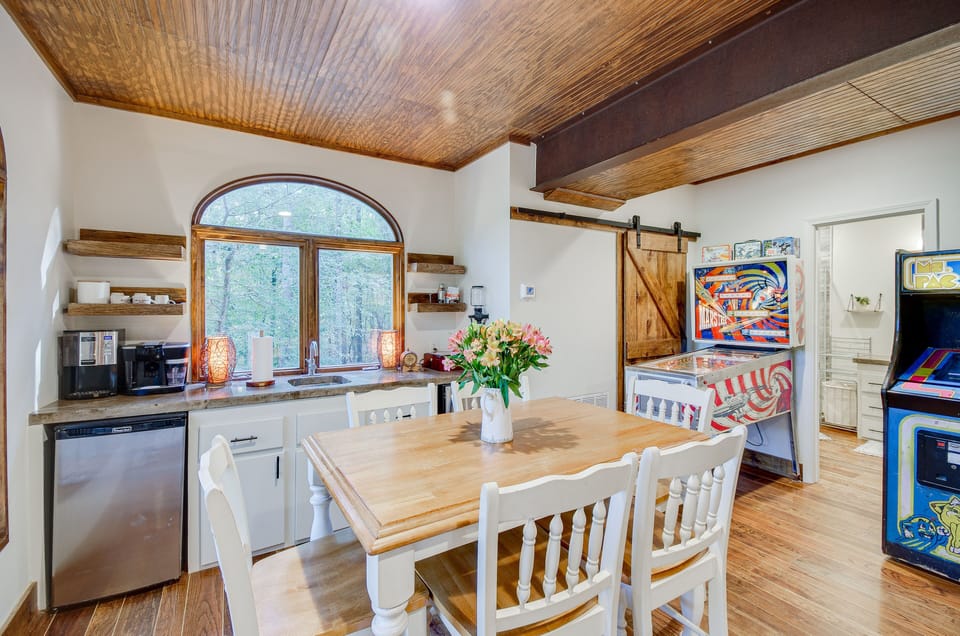 Wet Bar | Mini Fridge | Dishwasher | Coffee Maker