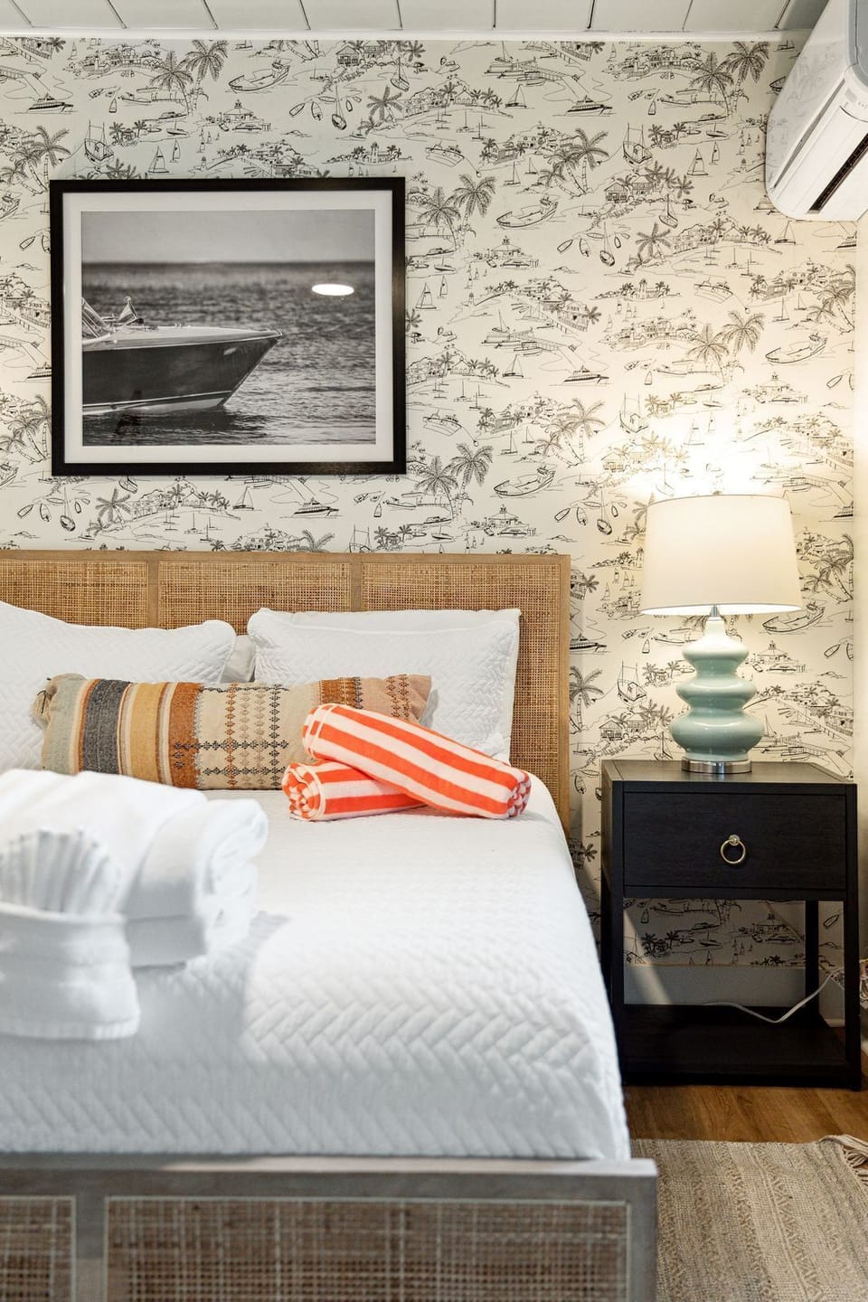 Welcome to The Overnighter - Room 25!