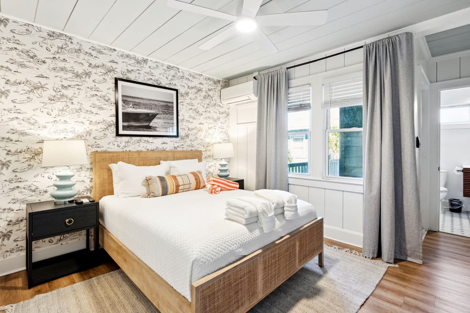 Welcome to The Overnighter - Room 25!